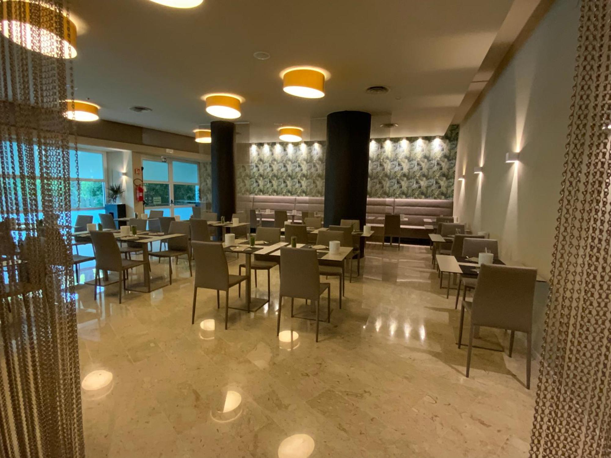 International Beach Hotel Lignano Sabbiadoro Dış mekan fotoğraf